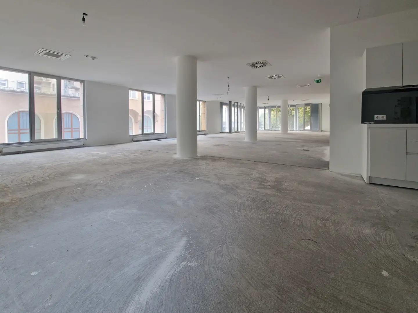 Bright renovated office space near Mirabellplatz