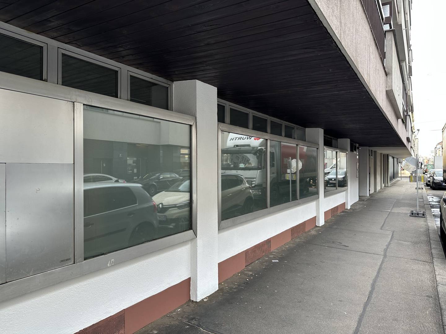 Etablierte Bankfiliale in zentraler Lage in 1100 Wien zur Miete und zum Kauf