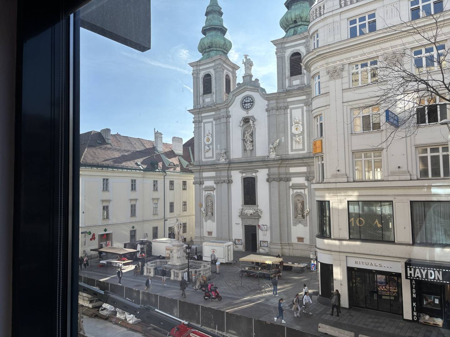 Apartment on Mariahilfer Street with Lift and AC