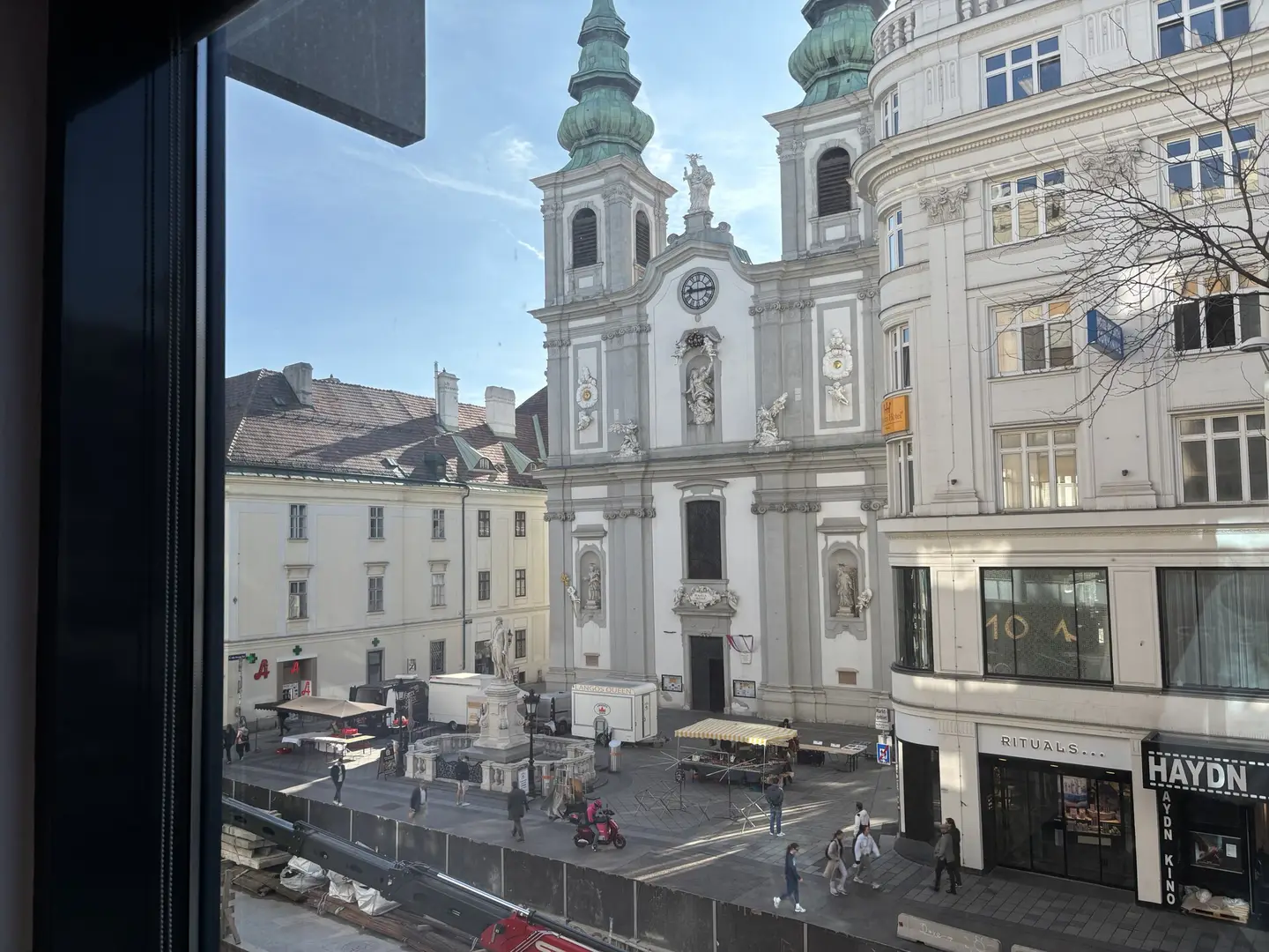 Apartment on Mariahilfer Street with Lift and AC