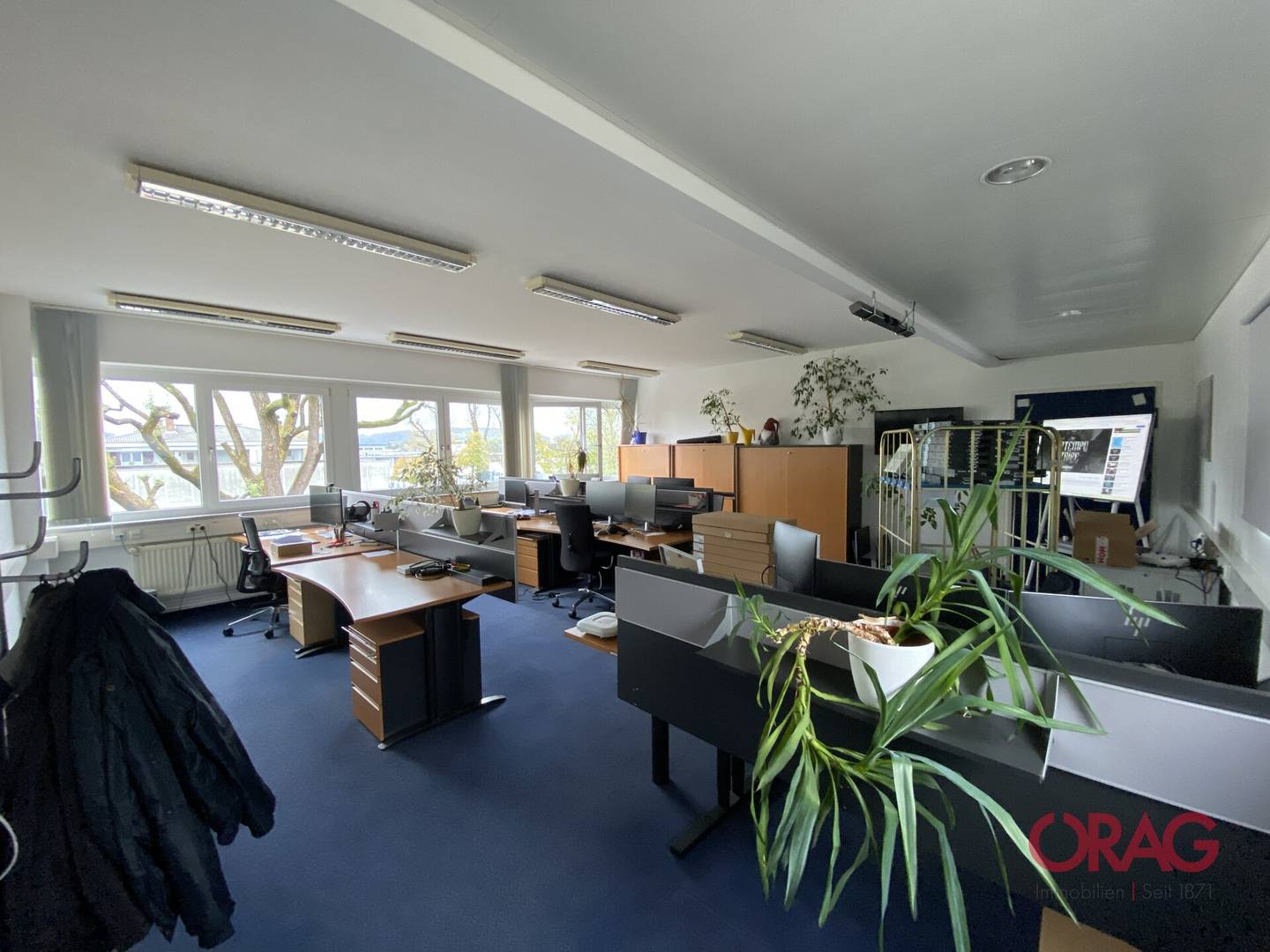Bright office space in established business park