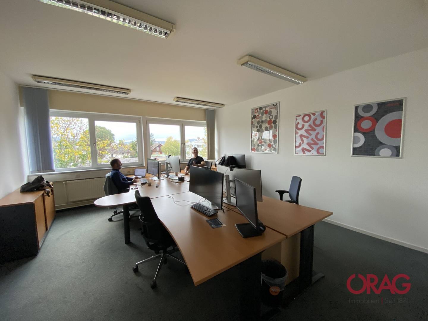 Bright office space in established business park