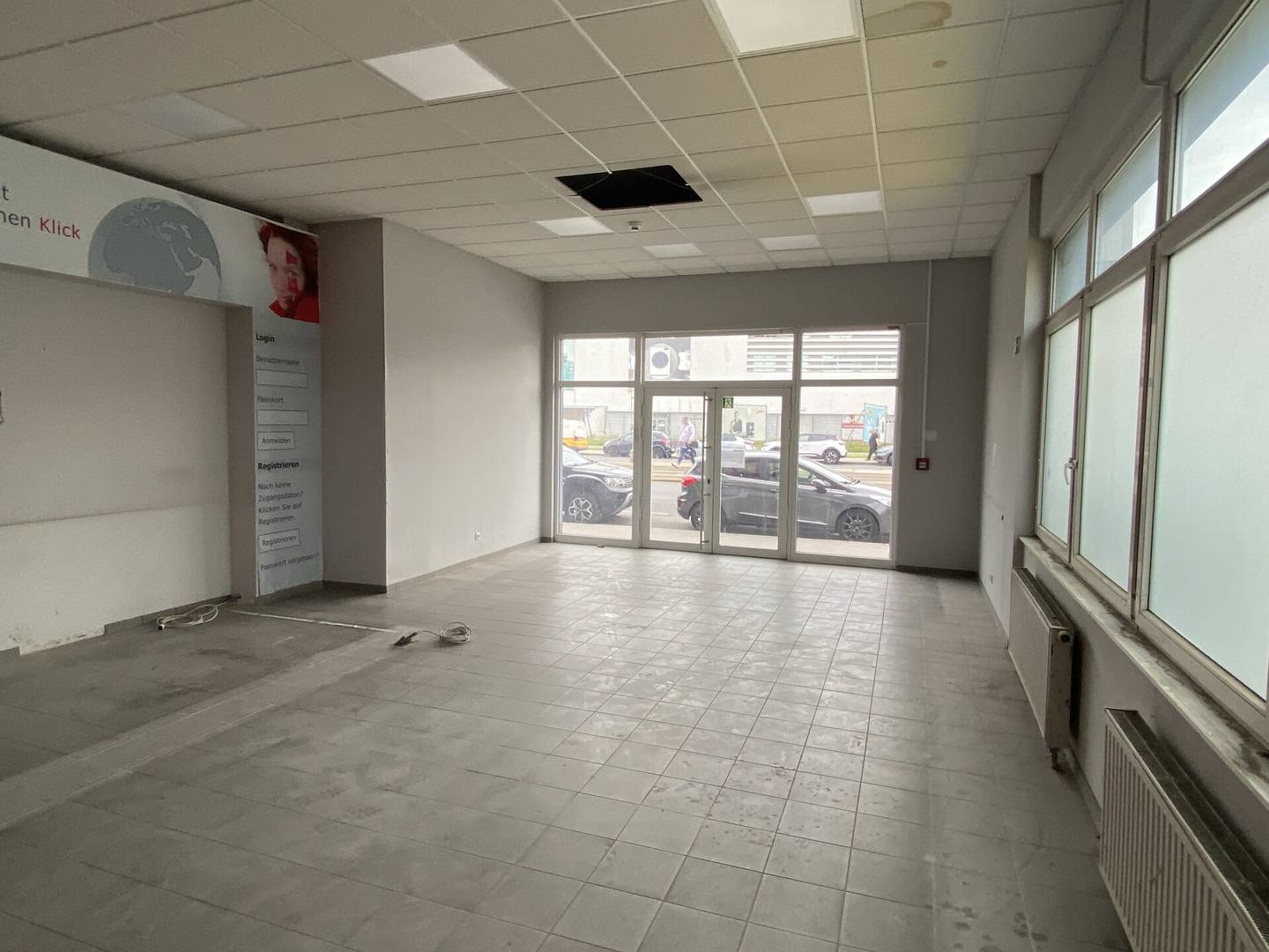 Wohnung großzügig geschnitten mit 188 m² Nutzfläche Verkaufsraum Lagerraum Teeküche
