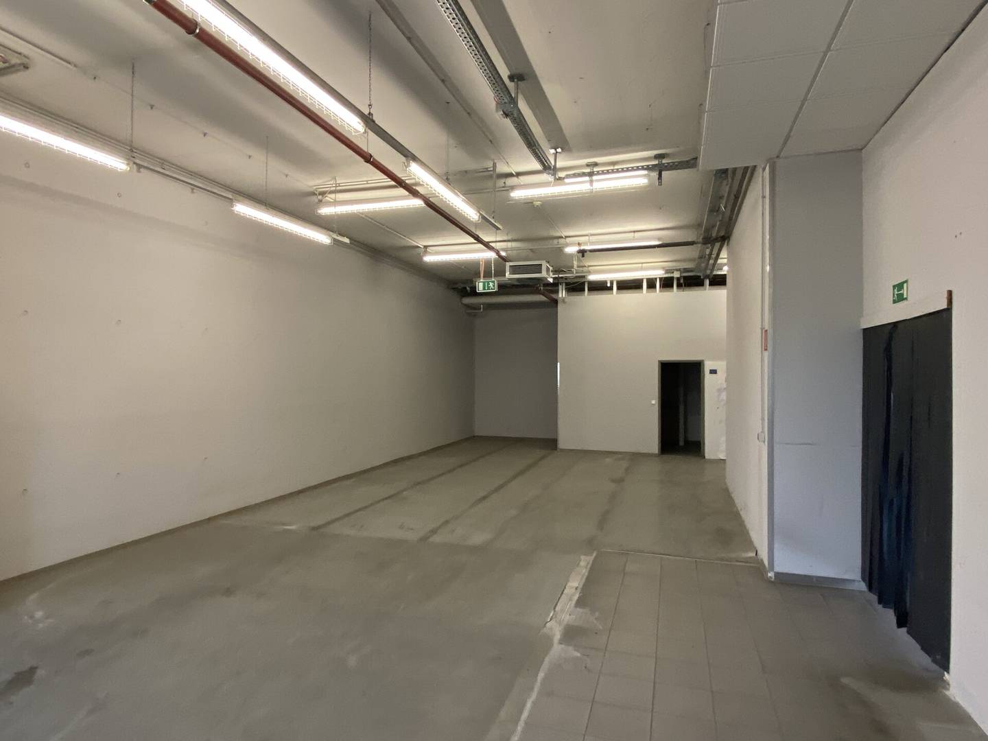Wohnung großzügig geschnitten mit 188 m² Nutzfläche Verkaufsraum Lagerraum Teeküche