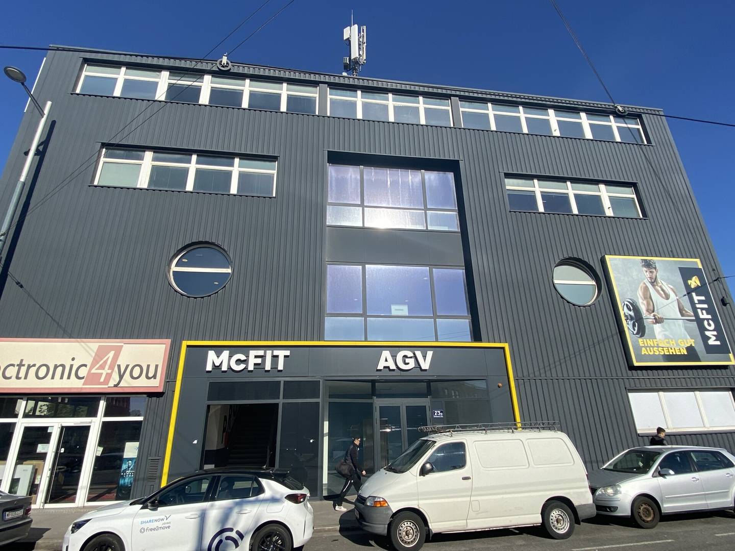 Wohnung großzügig geschnitten mit 188 m² Nutzfläche Verkaufsraum Lagerraum Teeküche