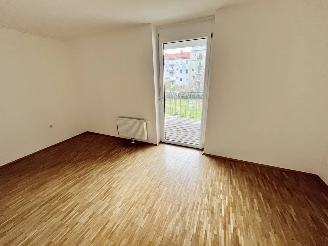 Apartment with balcony near the main train station