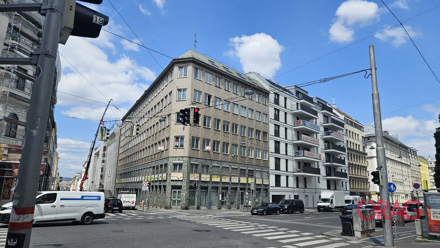Apartment Office with air conditioning and elevator