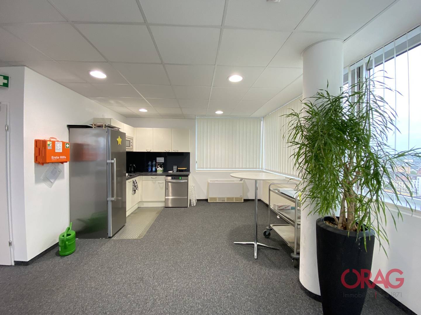 Loftwohnung with bright open office spaces and excellent infrastructure