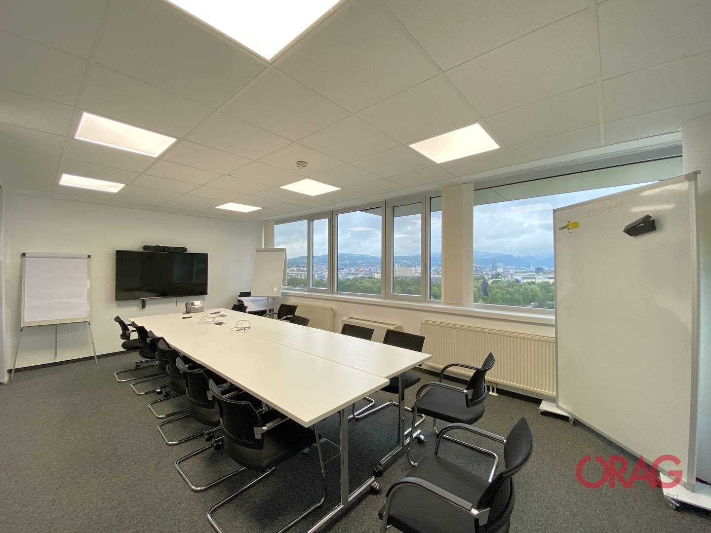 Apartment bright office spaces with good infrastructure