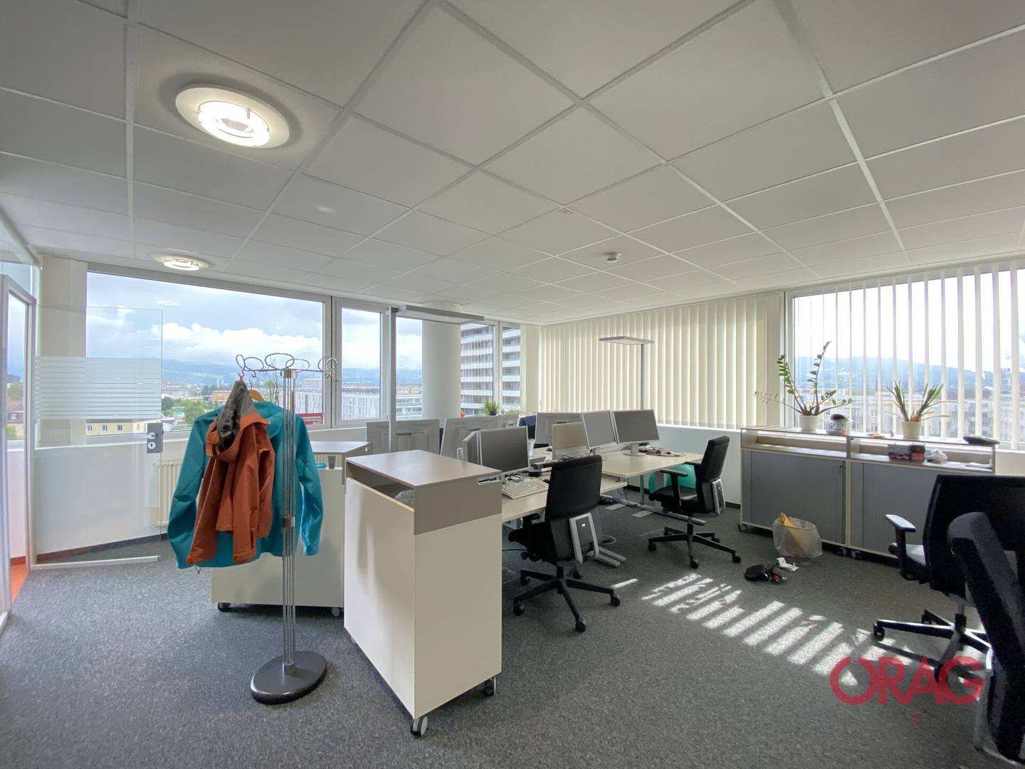 Apartment Bright office spaces with infrastructure? no check