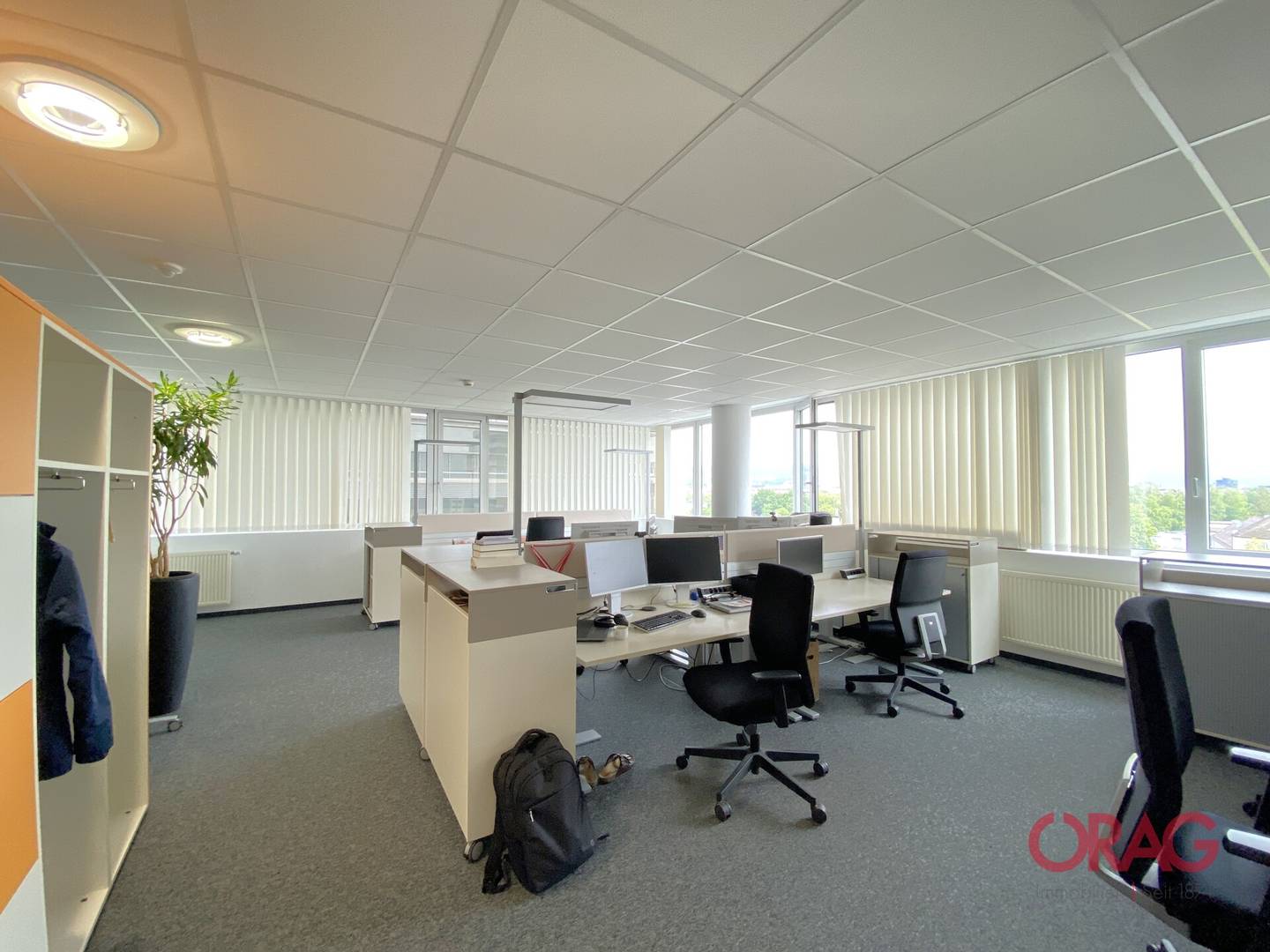 Apartment Bright office spaces with infrastructure? no check