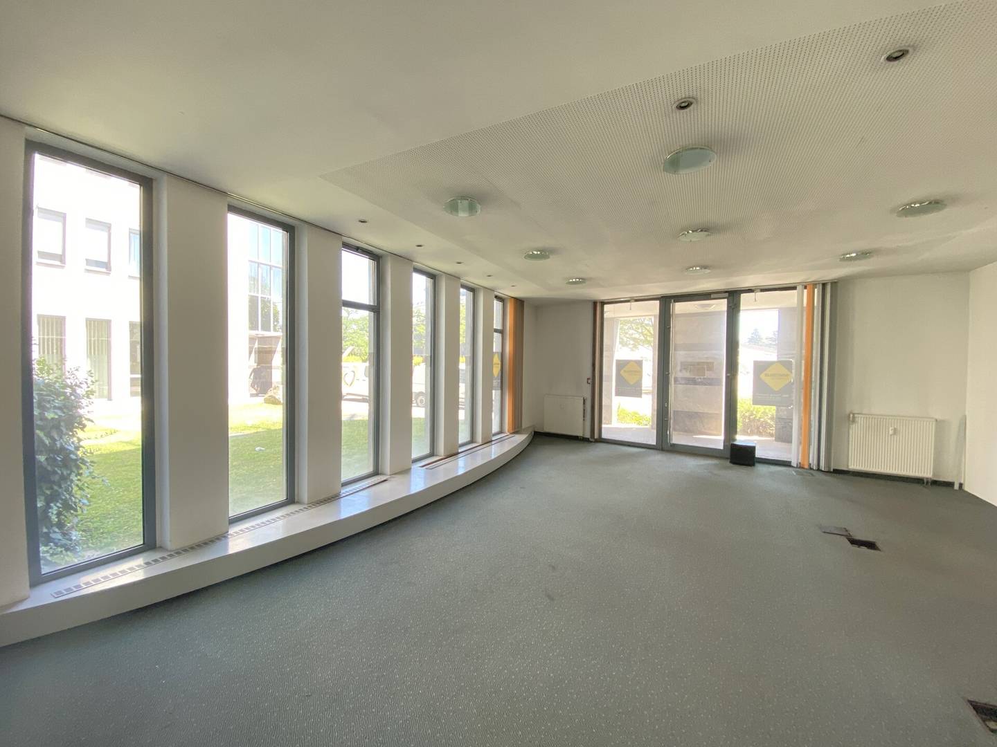 Apartment near Europaplatz with daylight through windows