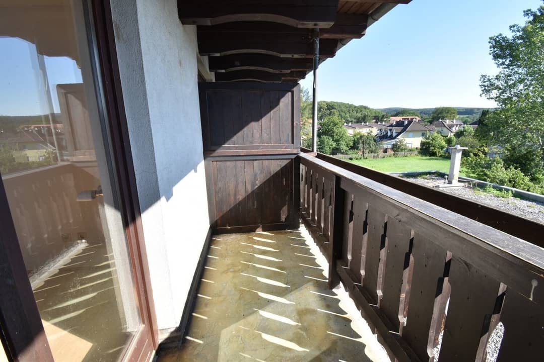 Dachgeschosswohnung mit Wohnküche Balkon Stellplatz