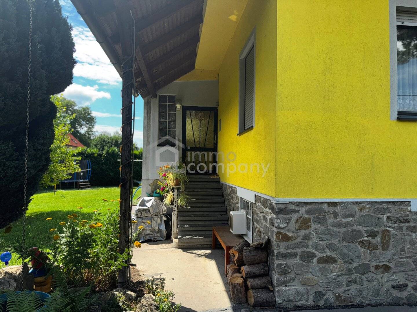 Sonniges Eckgrundstück mit charmantem Einfamilienhaus – großes Potenzial in ruhiger Nachbarschaft!