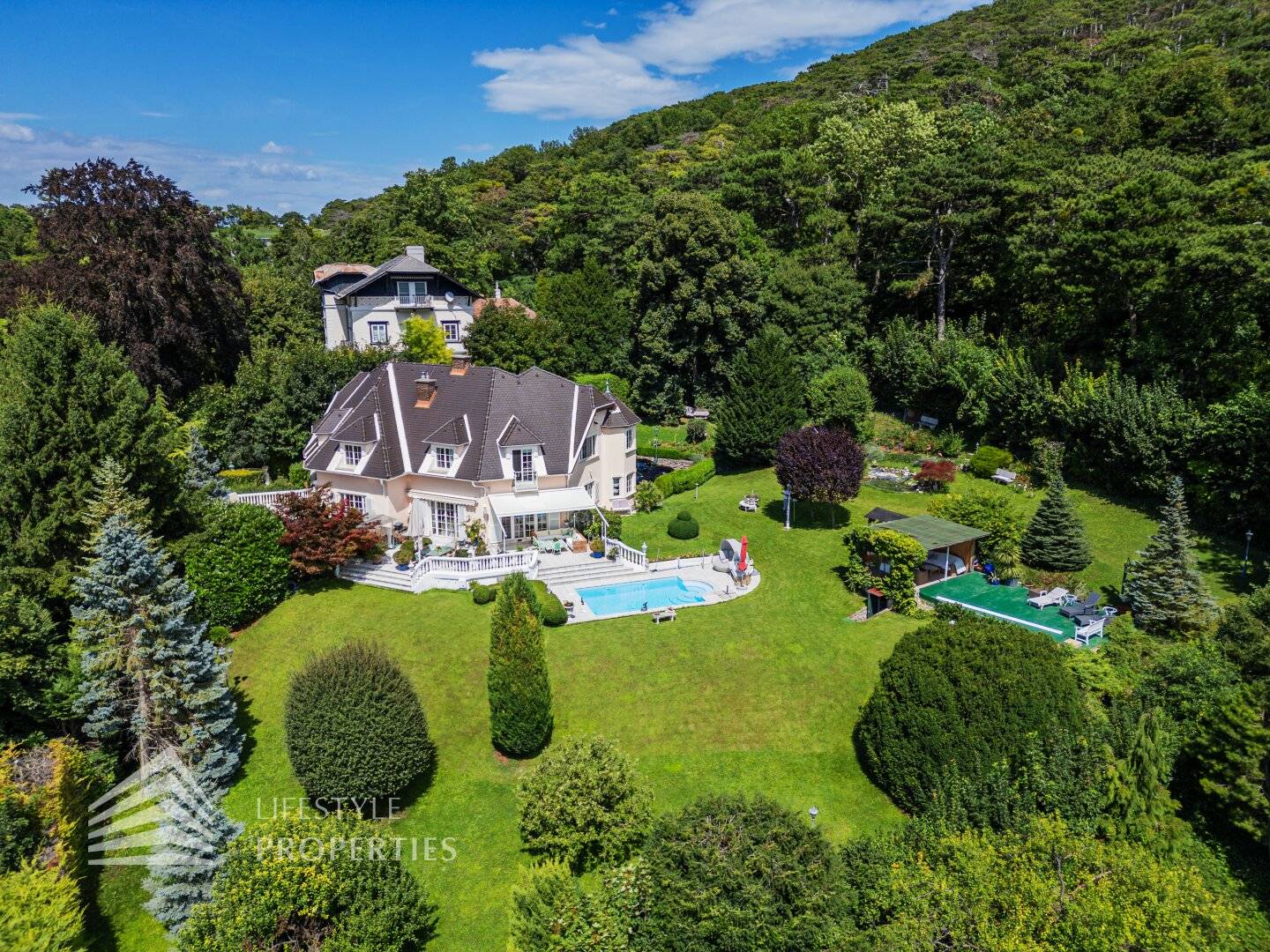 Beeindruckende Villa mit Garten und Pool