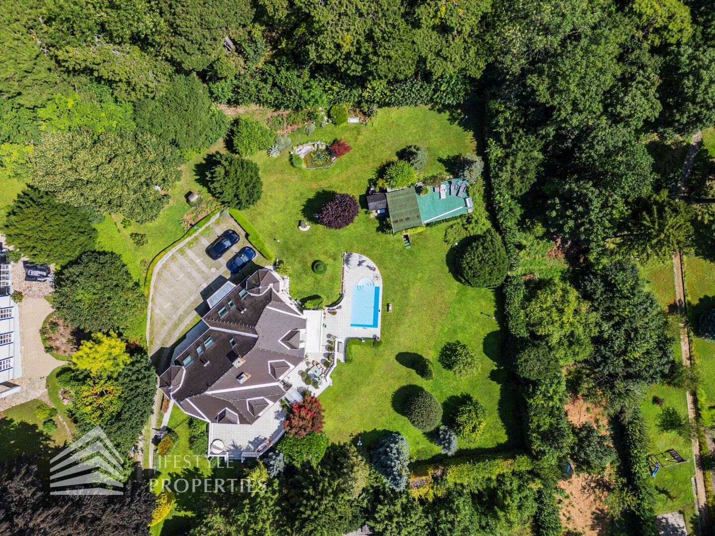 Beeindruckende Villa mit Garten und Pool