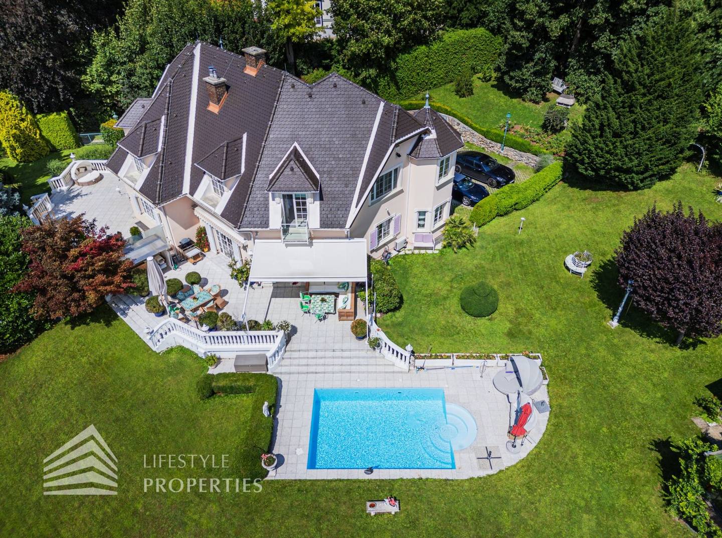 Beeindruckende Villa mit Garten und Pool