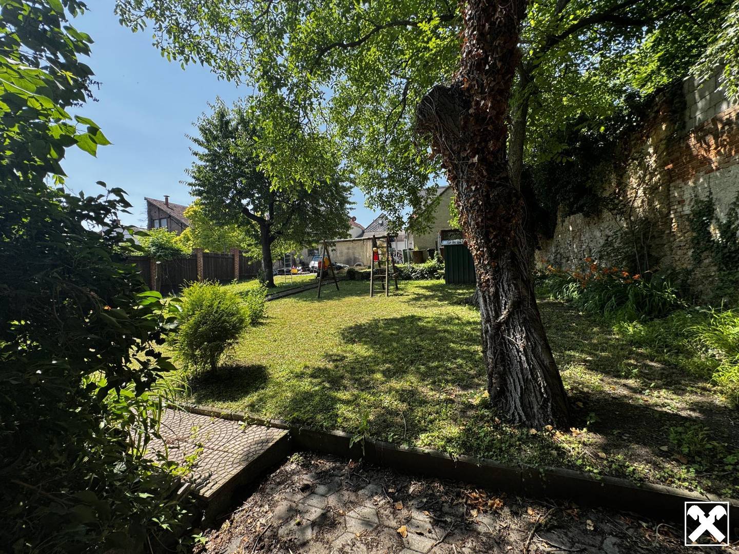 Wohnung mit Garten angrenzend an Park ideal für Anleger