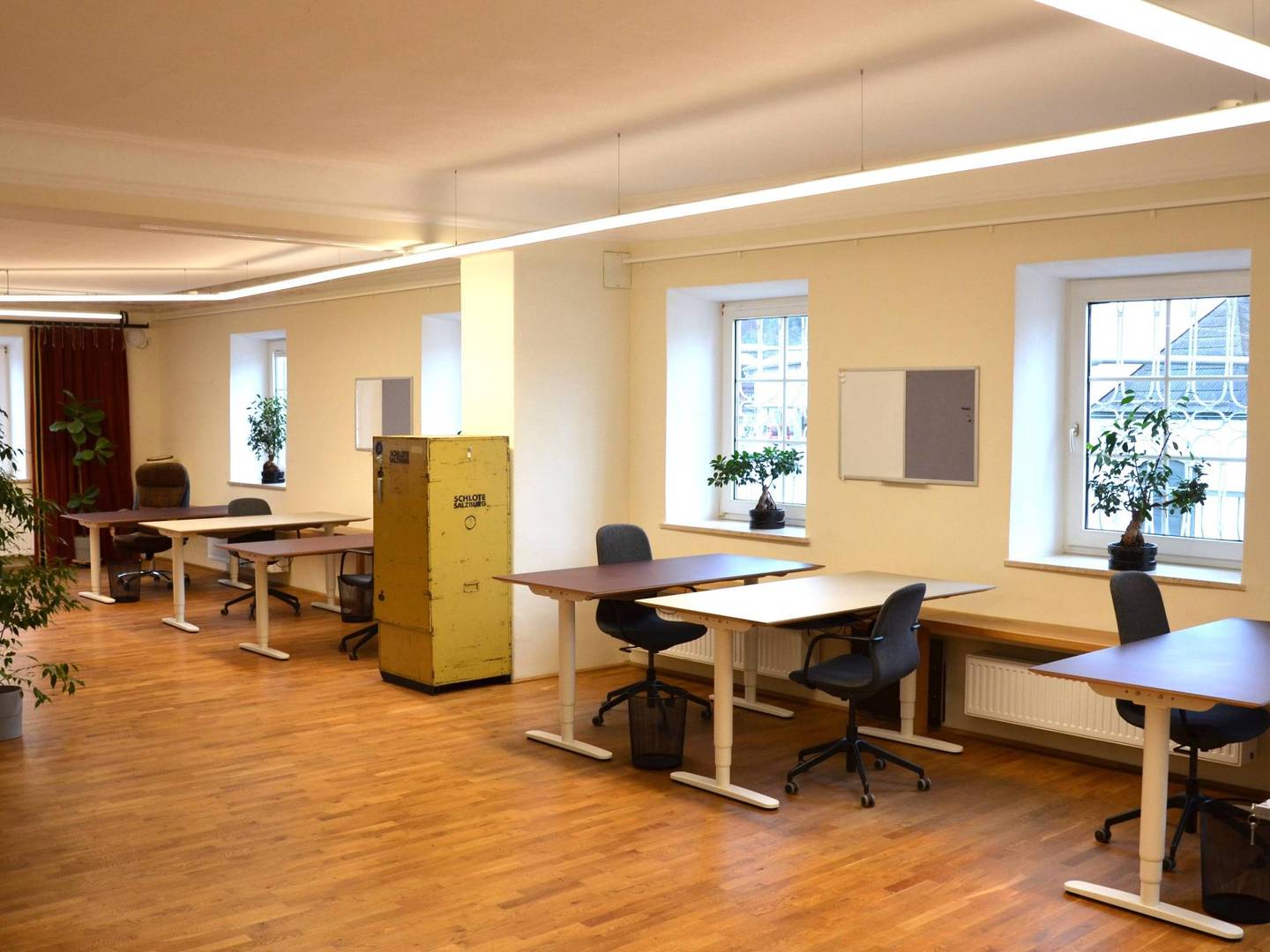 Großzügige Büro- oder Praxisräumlichkeiten - öffentliche Verkehrsmittel in der Nähe !