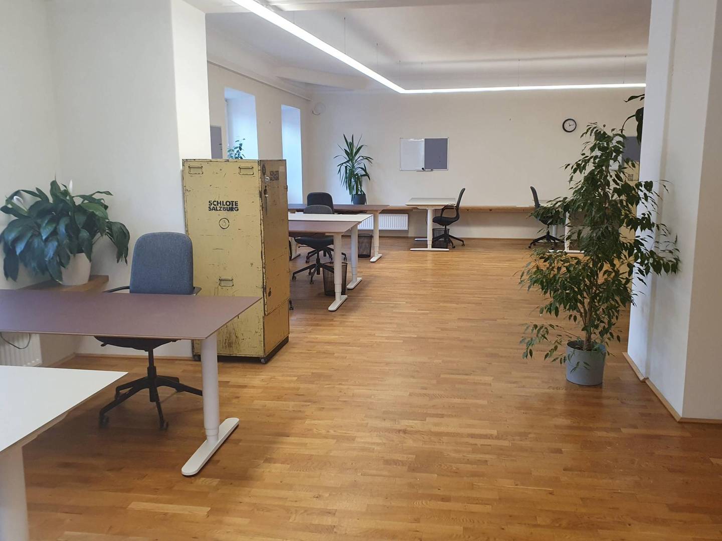 Großzügige Büro- oder Praxisräumlichkeiten - öffentliche Verkehrsmittel in der Nähe !
