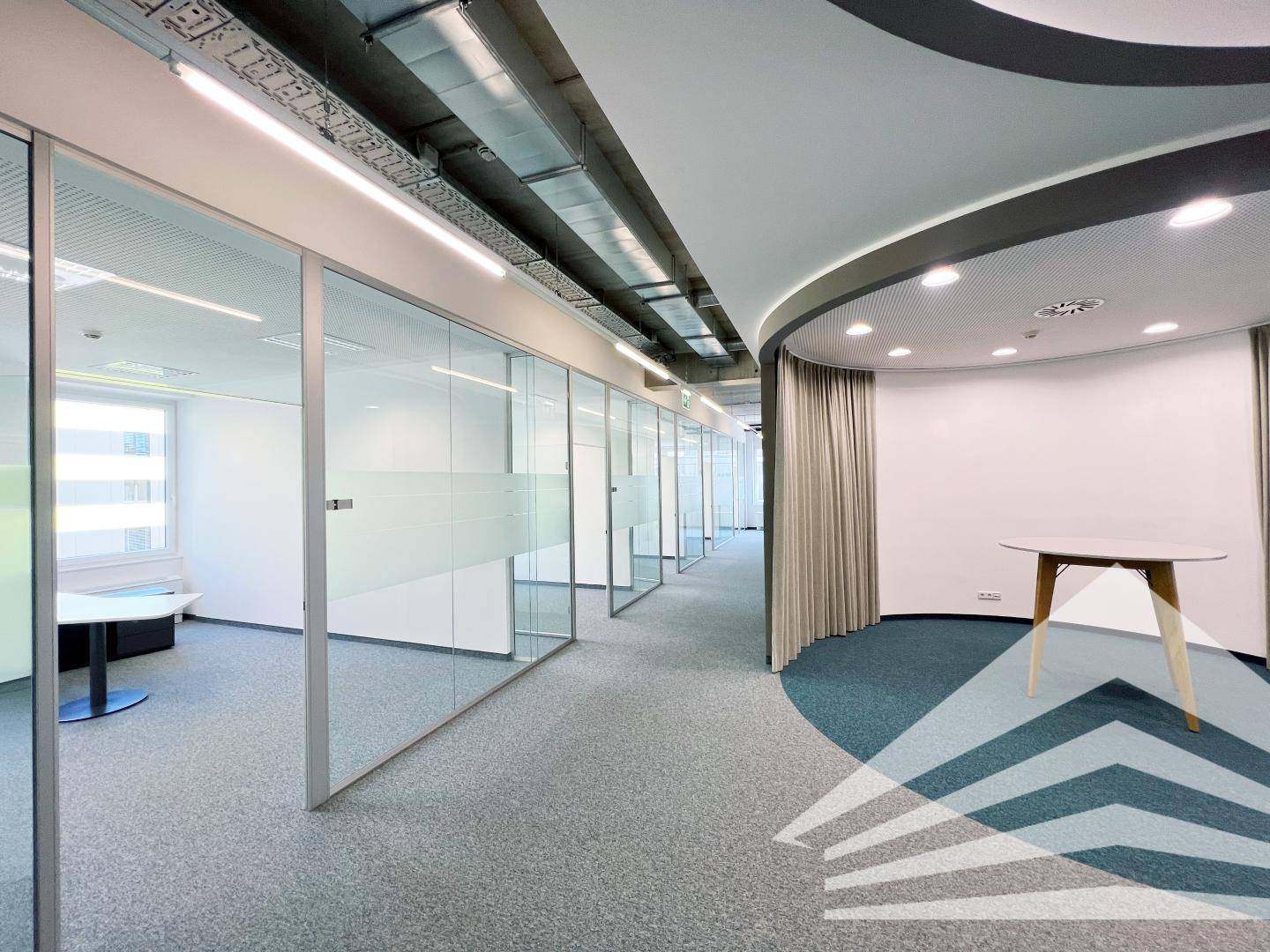 Hochwertiges Büro mit Terrasse in Zentrumsnähe! Parkplätze!