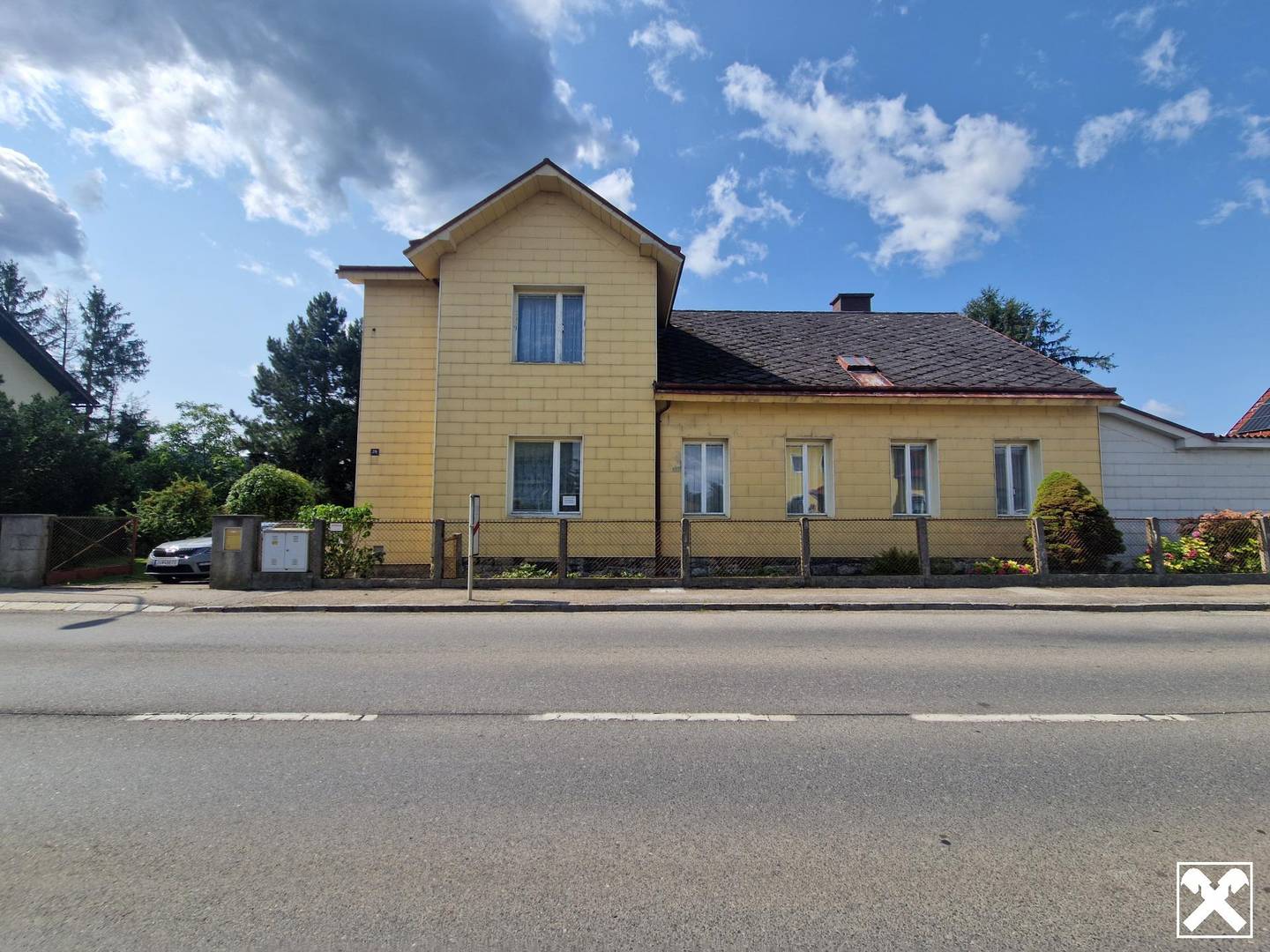 SANIERUNGSBEDÜRFTIGE JAHRHUNDERTWENDEVILLA ALS FAMILIENWOHNTRAUM IN BESTLAGE
