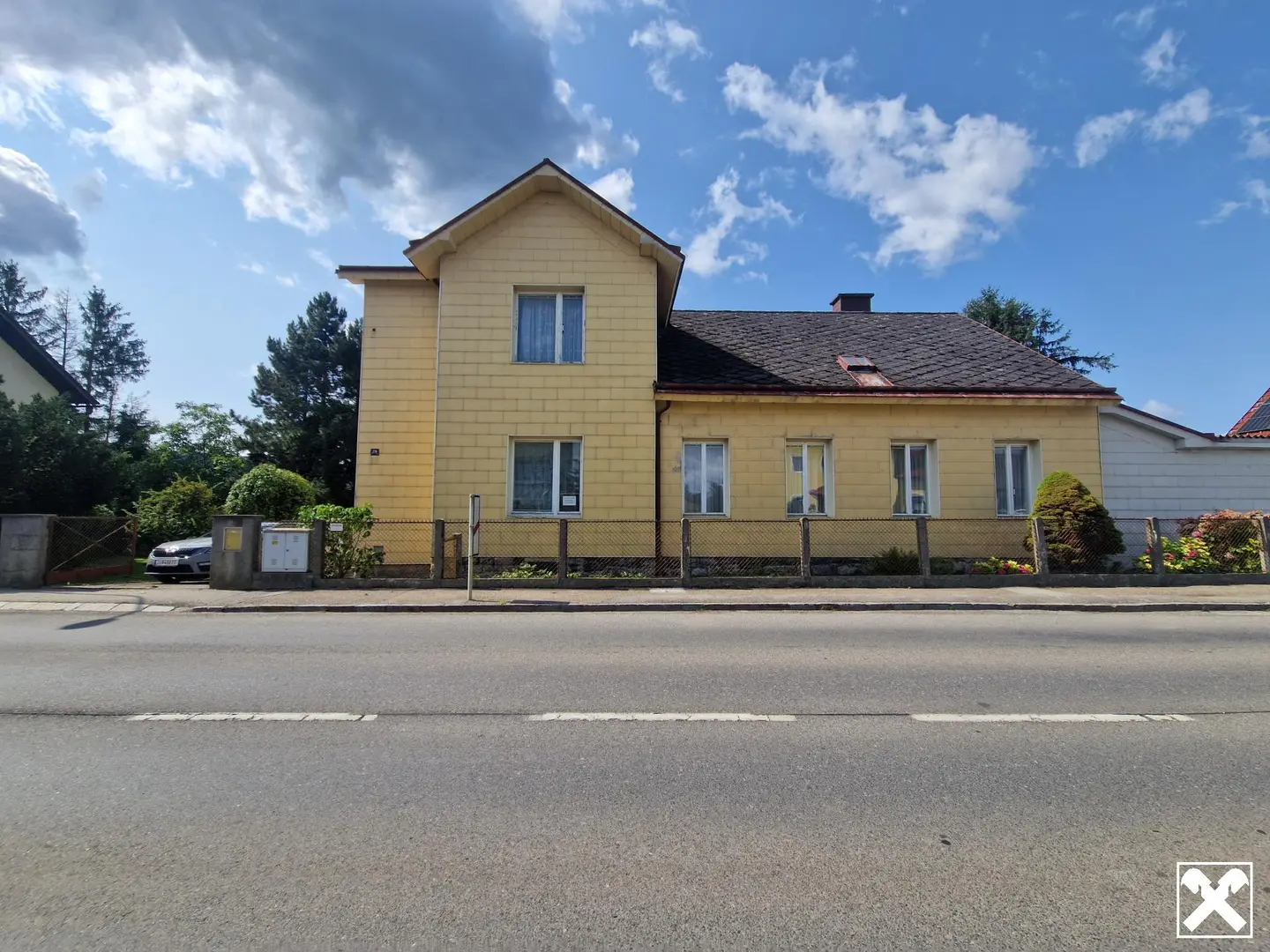 SANIERUNGSBEDÜRFTIGE JAHRHUNDERTWENDEVILLA ALS FAMILIENWOHNTRAUM IN BESTLAGE