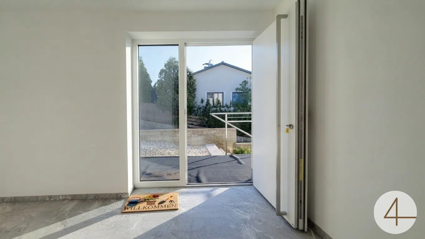 Moderne Villa in Straßham - 180 m² Wohnfläche 3 Garagen mit Terrasse
