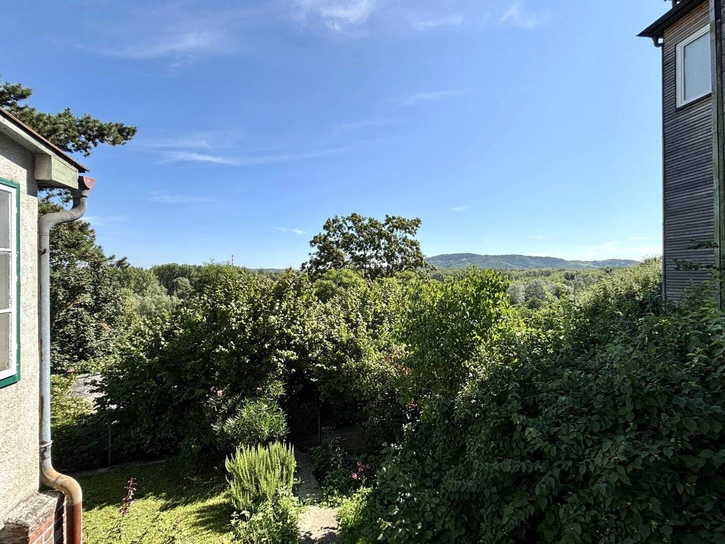 Privatverkauf: geschichtsträchtiges Haus im Martinsviertel Klosterneuburg - 1.711 m² Grundstück (1.119 m² Baugrund) mit Panorama-Fernblick - bis zu 6 Einheiten möglich