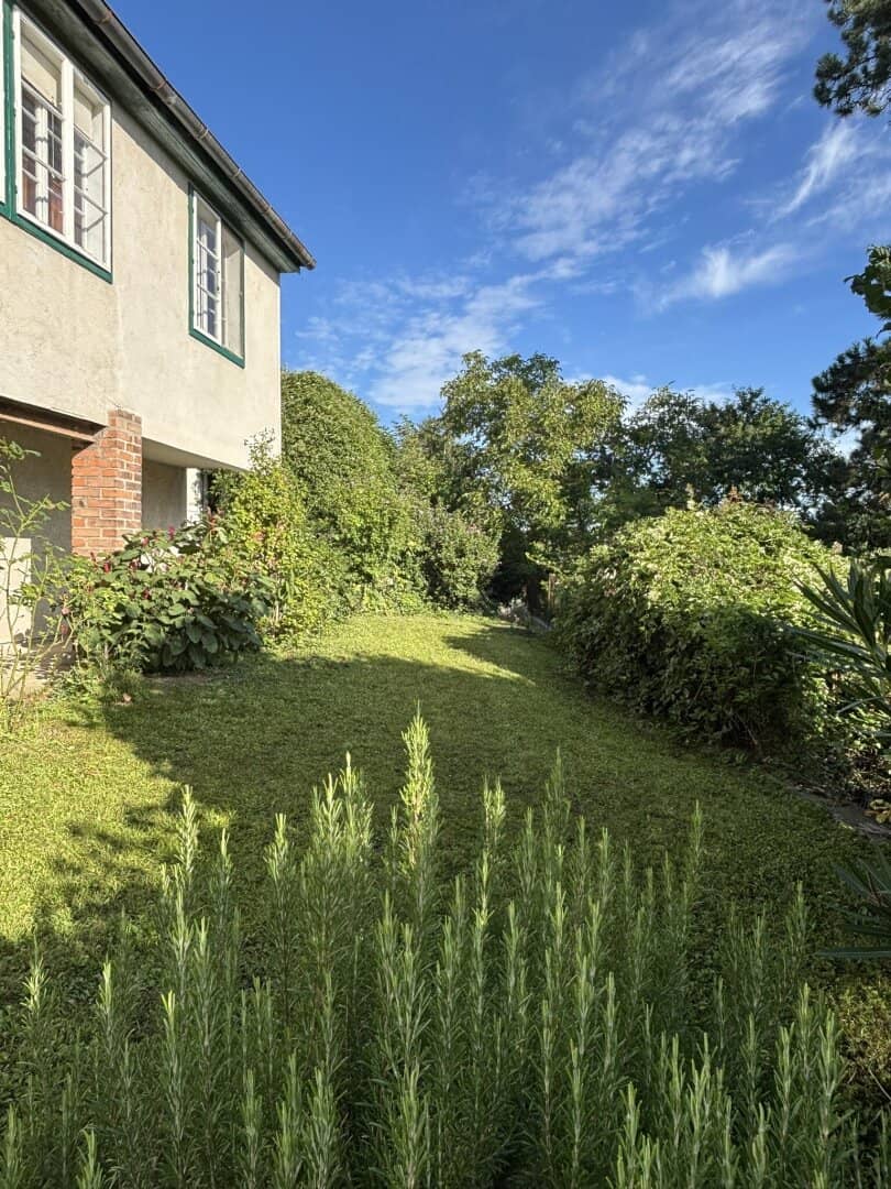 Privatverkauf: geschichtsträchtiges Haus im Martinsviertel Klosterneuburg - 1.711 m² Grundstück (1.119 m² Baugrund) mit Panorama-Fernblick - bis zu 6 Einheiten möglich