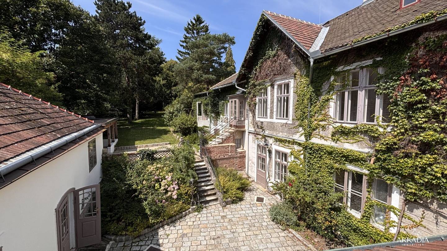 Where History Comes Alive - Romantic Villa with Park