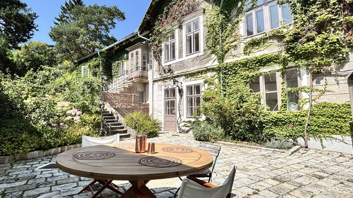 Where History Comes Alive - Romantic Villa with Park