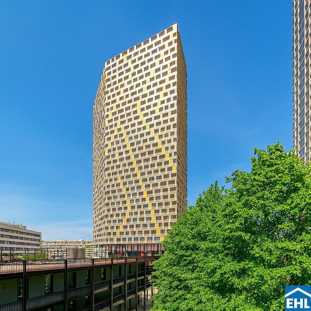 Q-Tower: Penthouse apartments with skyline views in the THE MARKS district