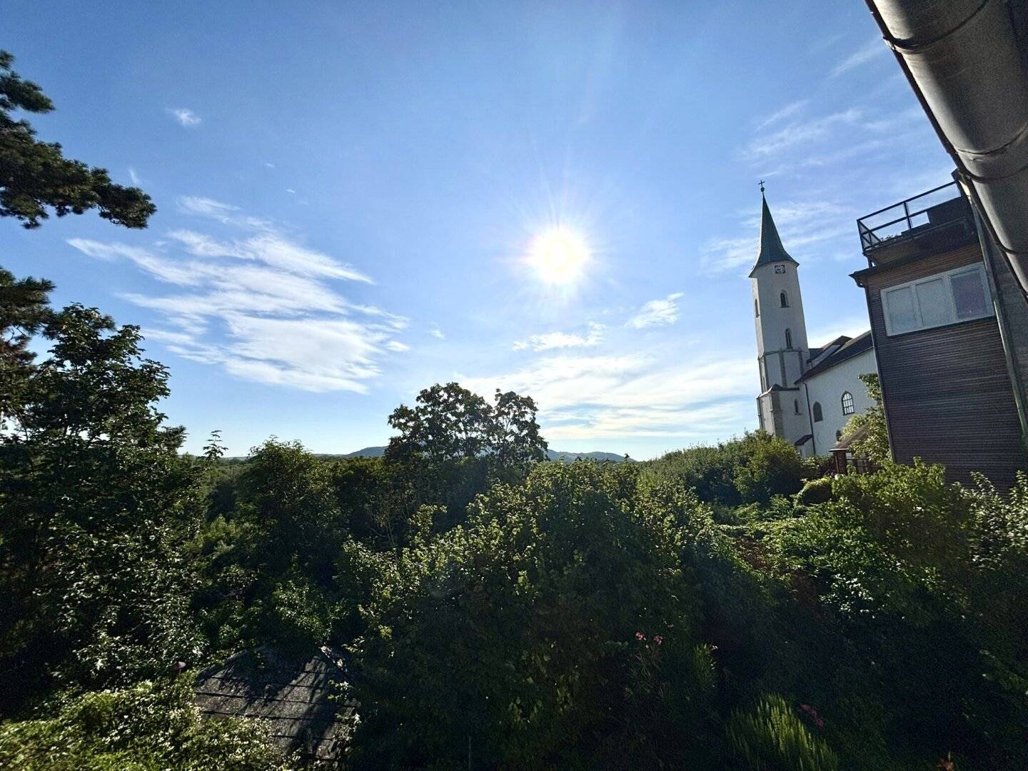 Einfamilienhaus mit historischem Hintergrund und optionalem Erweiterungspotenzial im Martinsviertel Klosterneuburg- Wohnen mit unverbaubarem Panorama-Fernblick