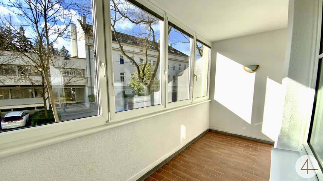Apartment in green tranquil setting with loggia near U4