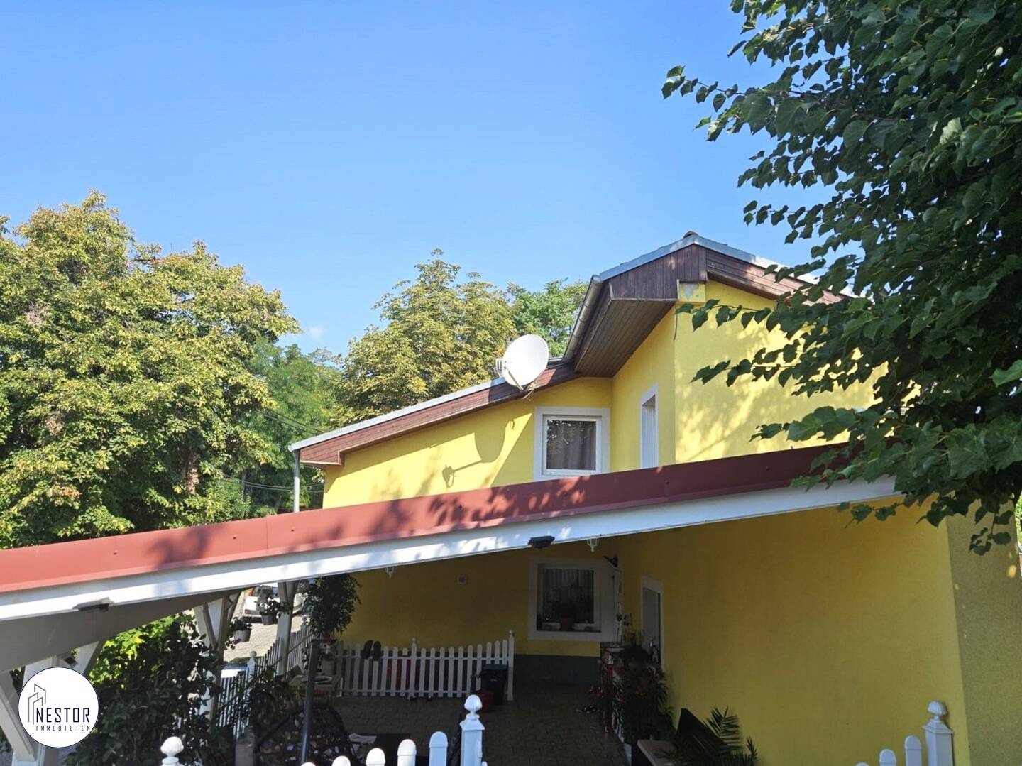 New price: Exclusive single-family house with heated wine cellar living with style and comfort