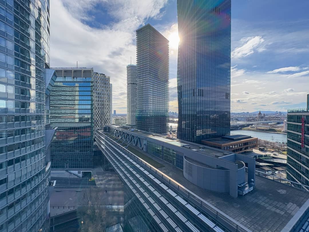 Barrier free apartment in Donau City with balcony