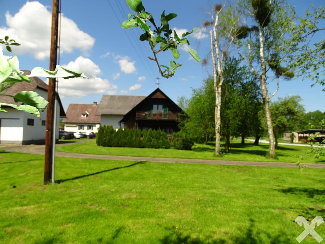Liegenschaft mit Charme und viel Platz!