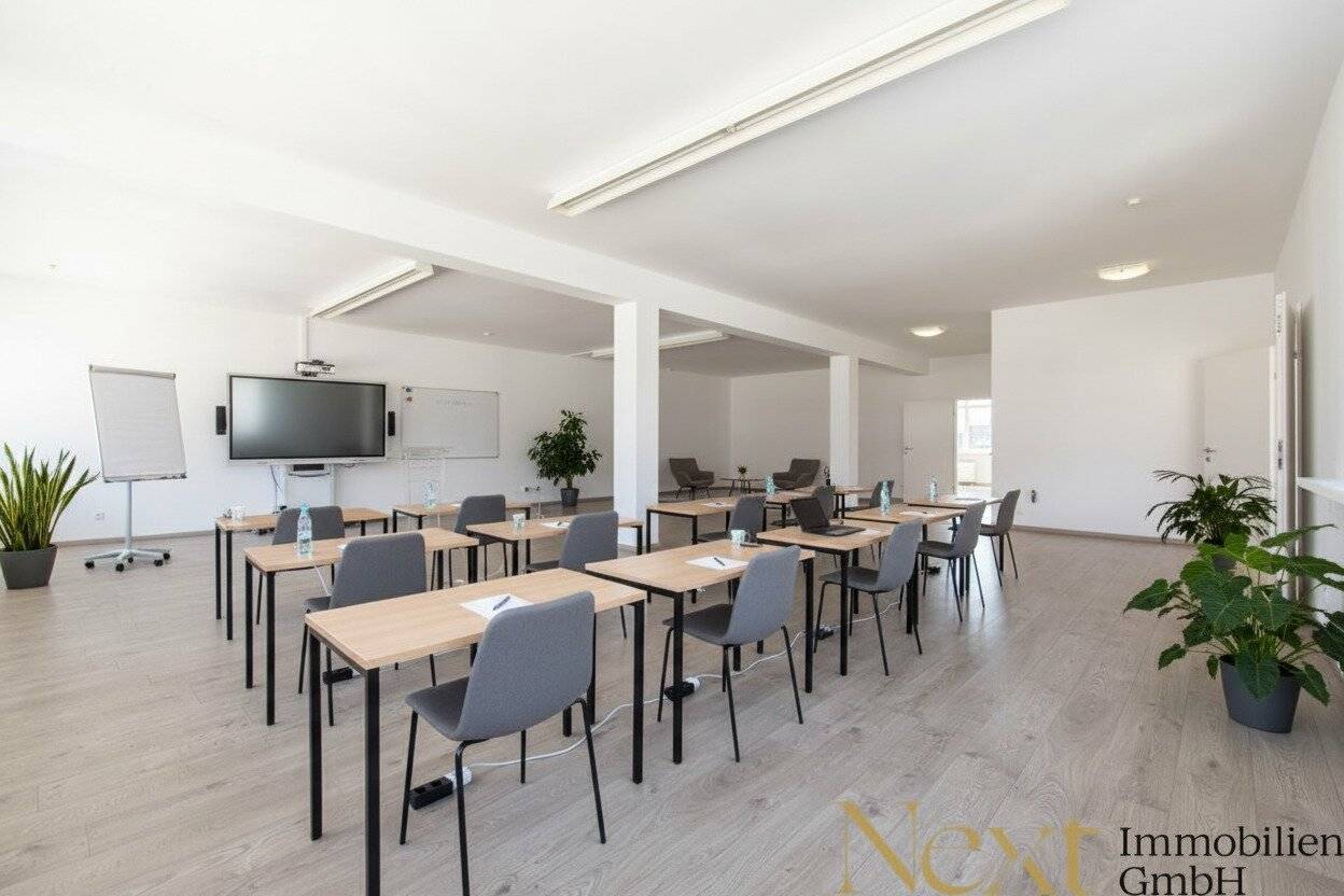 Bright office space with training room in Linz city center for rent