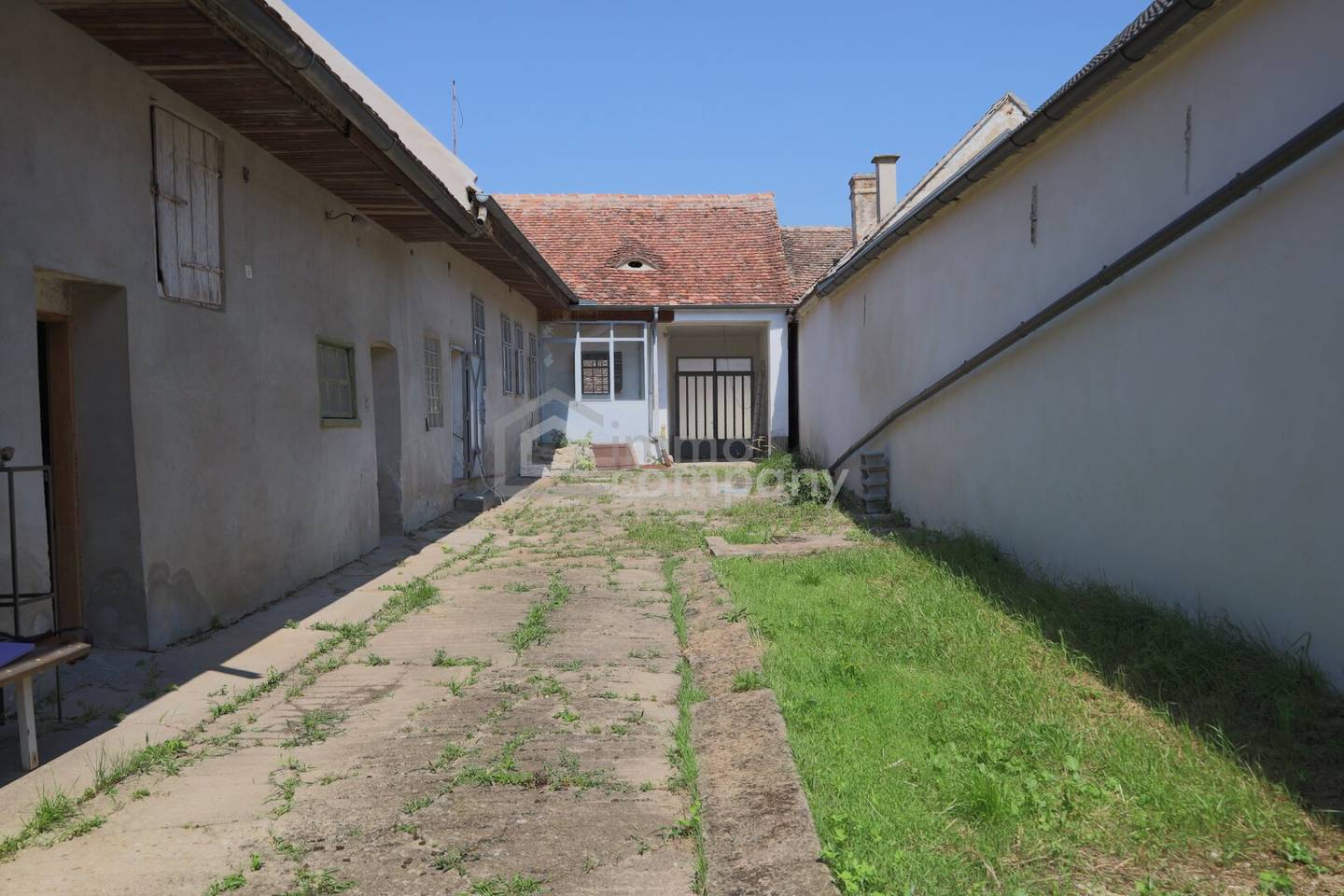 Two Ways, One Home Renovation Needed House With a Large Garden