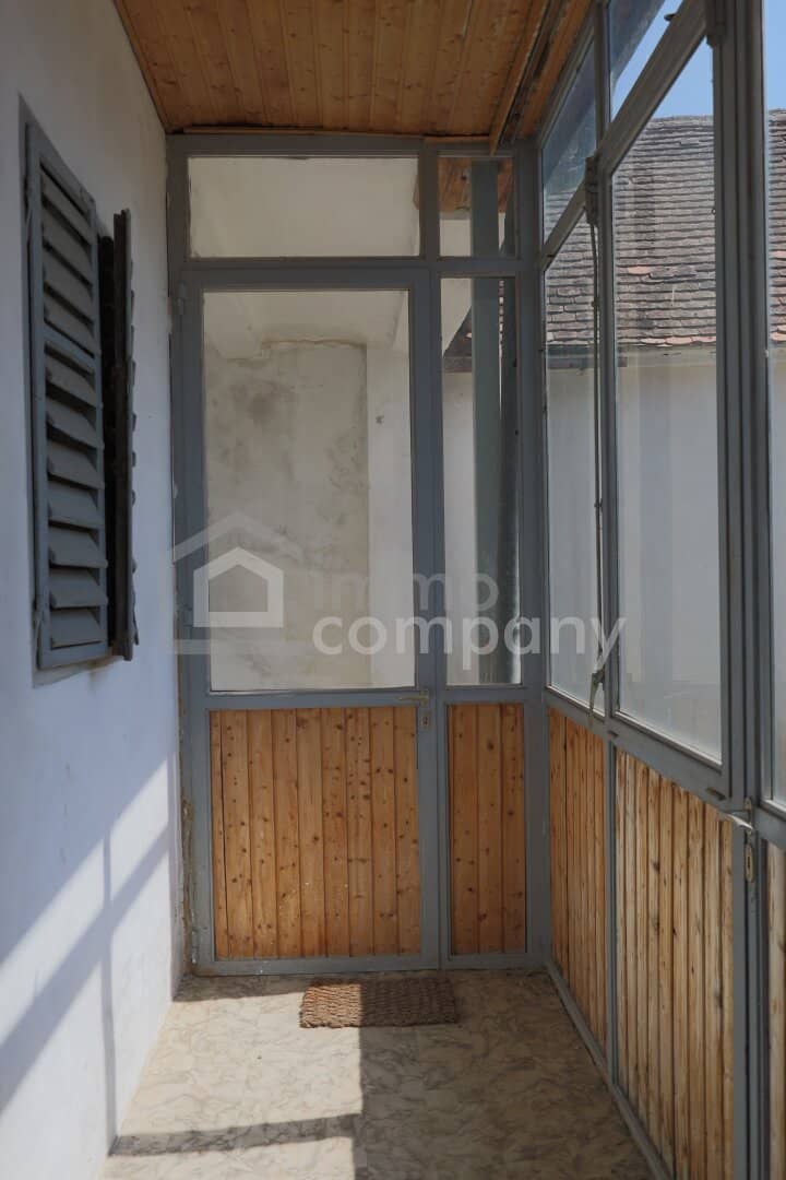 Two Ways, One Home Renovation Needed House With a Large Garden