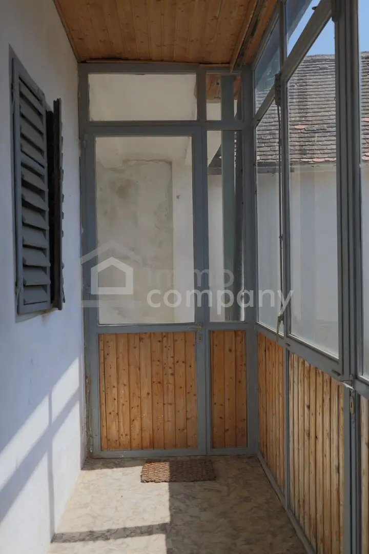 Two Ways, One Home Renovation Needed House With a Large Garden