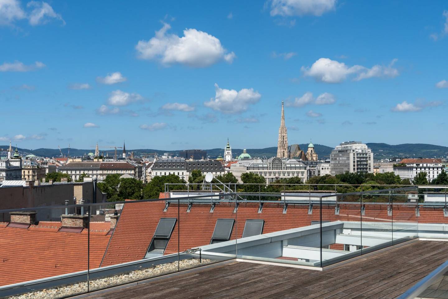 Penthouse city park view rooftop terrace Jacuzzi