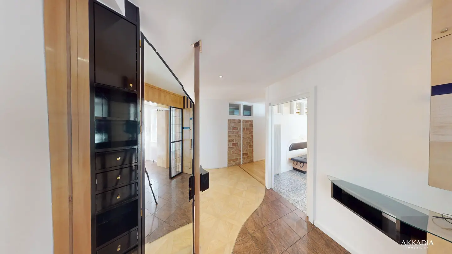 Top floor apartment with generous rooms roof terrace