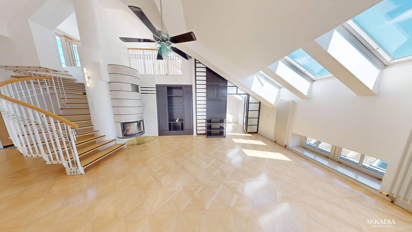 Dachgeschosswohnung Großzügige Räume Dachterrasse