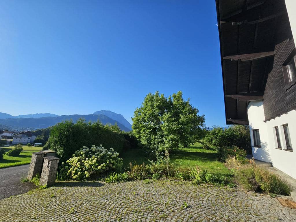 Gediegenes Einfamilienhaus mit Gebirgsblick und Potenzial