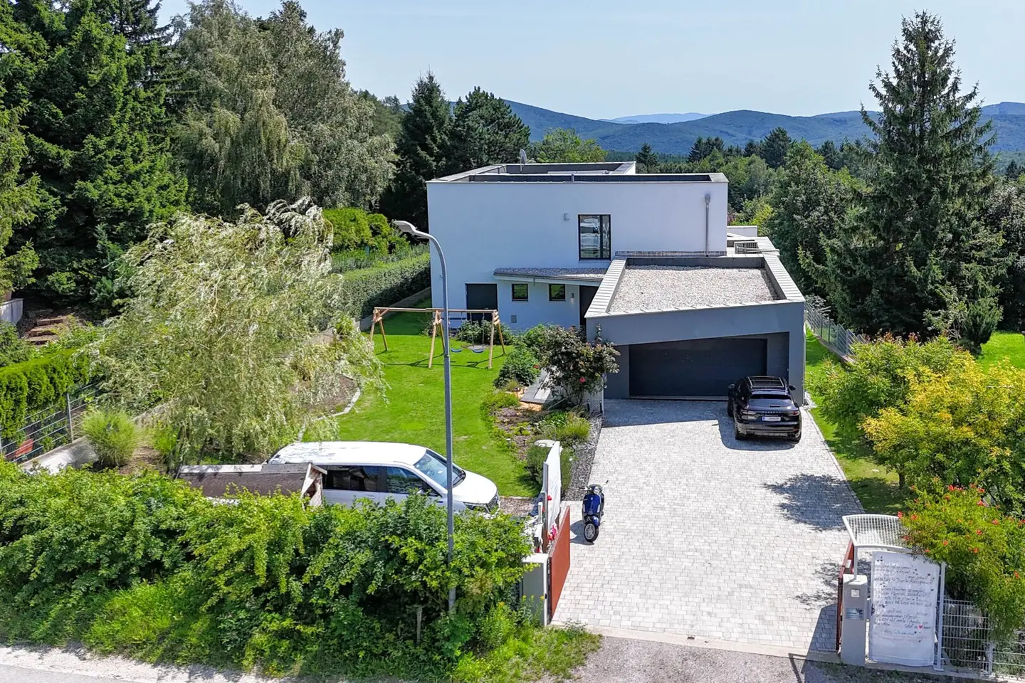 Luxury in the Green: Architect's Villa with Mediterranean Flair and Alpine Panorama