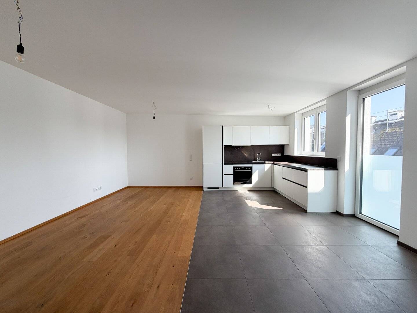 Dachgeschosswohnung near Naschmarkt balcony