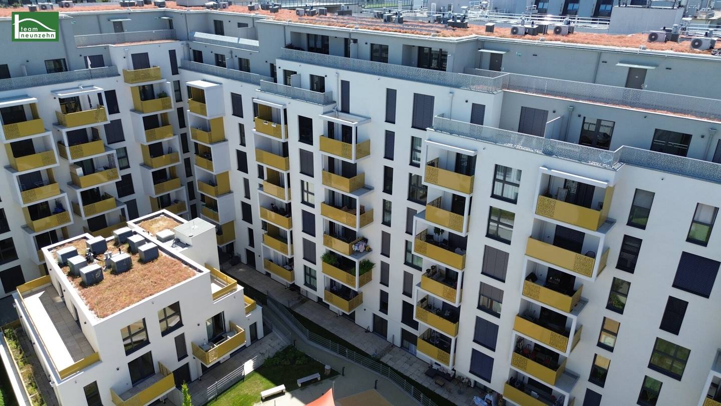 2 new first-occupancy office units in a courtyard building by the Kirschblütenpark. High-quality with terraces, balcony and branded kitchens. Immediately available