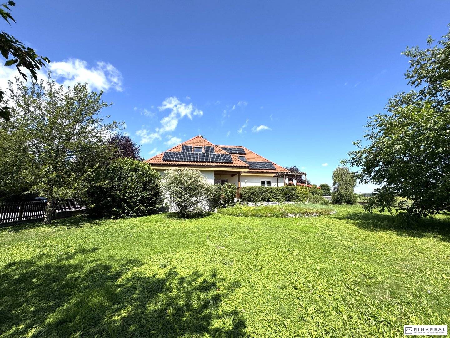 Mollram: Einfamilienhaus mit Sauna, PV-Anlage, Carport & Klimaanlage